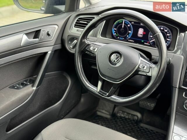 Синий Фольксваген e-Golf, объемом двигателя 0 л и пробегом 124 тыс. км за 13999 $, фото 15 на Automoto.ua