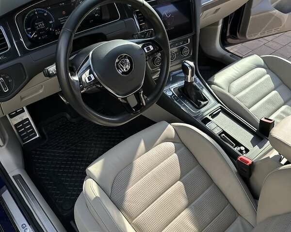 Синий Фольксваген e-Golf, объемом двигателя 0 л и пробегом 90 тыс. км за 13900 $, фото 8 на Automoto.ua