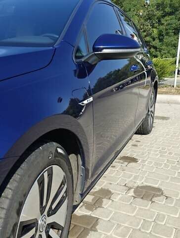Синий Фольксваген e-Golf, объемом двигателя 0 л и пробегом 150 тыс. км за 13500 $, фото 12 на Automoto.ua