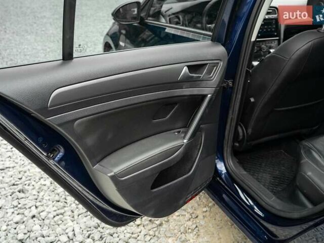 Синий Фольксваген e-Golf, объемом двигателя 0 л и пробегом 110 тыс. км за 15300 $, фото 46 на Automoto.ua