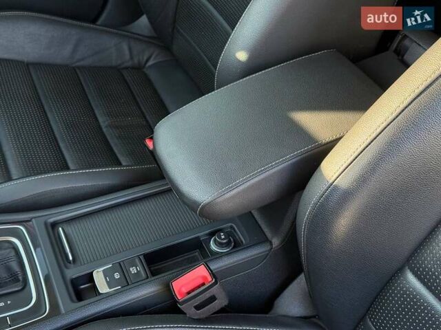 Синий Фольксваген e-Golf, объемом двигателя 0 л и пробегом 134 тыс. км за 13500 $, фото 19 на Automoto.ua