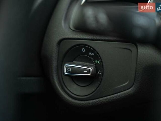 Синий Фольксваген e-Golf, объемом двигателя 0 л и пробегом 110 тыс. км за 15300 $, фото 26 на Automoto.ua
