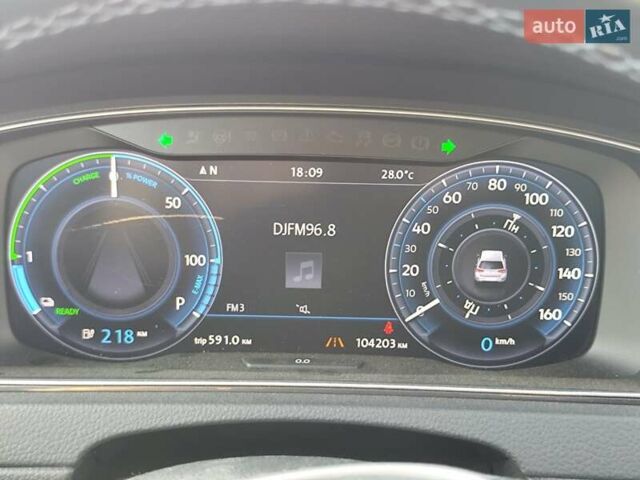 Синий Фольксваген e-Golf, объемом двигателя 0 л и пробегом 104 тыс. км за 14599 $, фото 21 на Automoto.ua