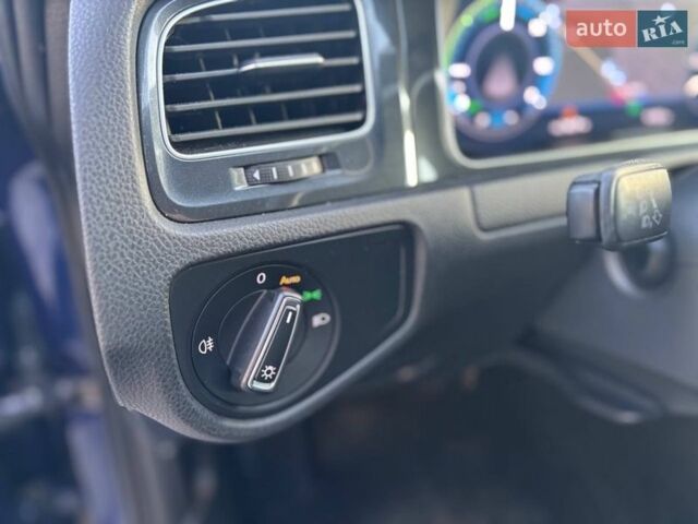 Синий Фольксваген e-Golf, объемом двигателя 0 л и пробегом 91 тыс. км за 12799 $, фото 14 на Automoto.ua