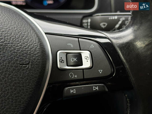 Синий Фольксваген e-Golf, объемом двигателя 0 л и пробегом 100 тыс. км за 14500 $, фото 8 на Automoto.ua