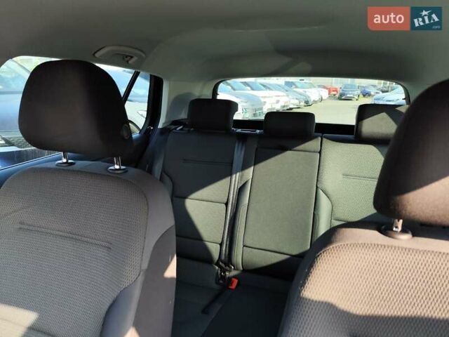 Синий Фольксваген e-Golf, объемом двигателя 0 л и пробегом 104 тыс. км за 14599 $, фото 26 на Automoto.ua