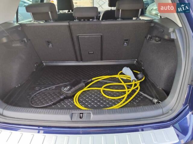 Синий Фольксваген e-Golf, объемом двигателя 0 л и пробегом 104 тыс. км за 14599 $, фото 36 на Automoto.ua