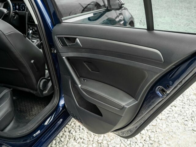 Синий Фольксваген e-Golf, объемом двигателя 0 л и пробегом 110 тыс. км за 15300 $, фото 47 на Automoto.ua