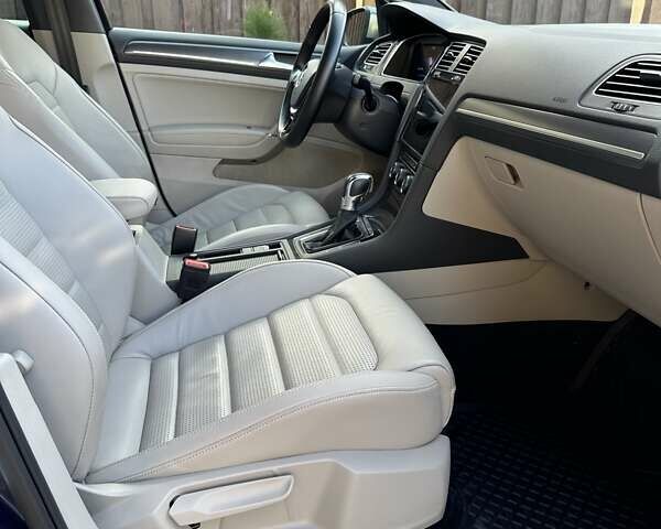 Синий Фольксваген e-Golf, объемом двигателя 0 л и пробегом 90 тыс. км за 13900 $, фото 27 на Automoto.ua