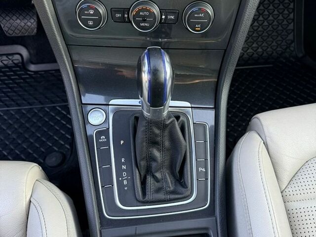 Синий Фольксваген e-Golf, объемом двигателя 0 л и пробегом 110 тыс. км за 12300 $, фото 9 на Automoto.ua