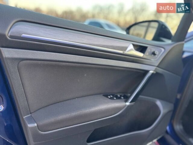 Синий Фольксваген e-Golf, объемом двигателя 0 л и пробегом 91 тыс. км за 12799 $, фото 12 на Automoto.ua