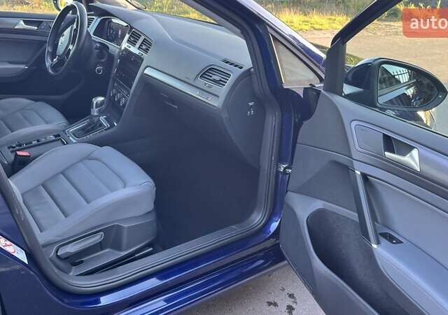 Синий Фольксваген e-Golf, объемом двигателя 0 л и пробегом 110 тыс. км за 13300 $, фото 6 на Automoto.ua