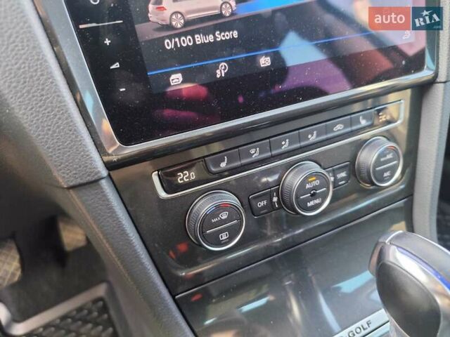 Синий Фольксваген e-Golf, объемом двигателя 0 л и пробегом 104 тыс. км за 14599 $, фото 31 на Automoto.ua