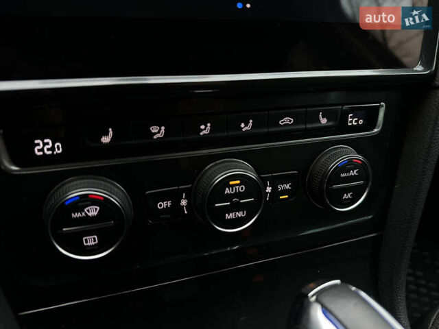 Синий Фольксваген e-Golf, объемом двигателя 0 л и пробегом 138 тыс. км за 12900 $, фото 24 на Automoto.ua