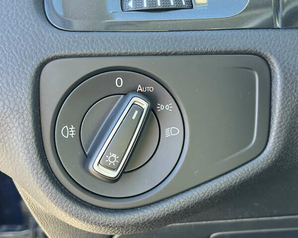 Синий Фольксваген e-Golf, объемом двигателя 0 л и пробегом 137 тыс. км за 14200 $, фото 14 на Automoto.ua