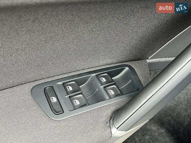 Синій Фольксваген e-Golf, об'ємом двигуна 0 л та пробігом 130 тис. км за 12970 $, фото 25 на Automoto.ua