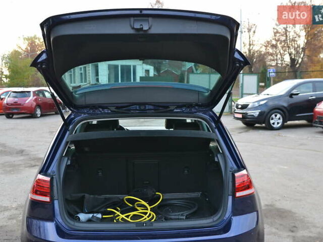 Синий Фольксваген e-Golf, объемом двигателя 0 л и пробегом 108 тыс. км за 12999 $, фото 18 на Automoto.ua