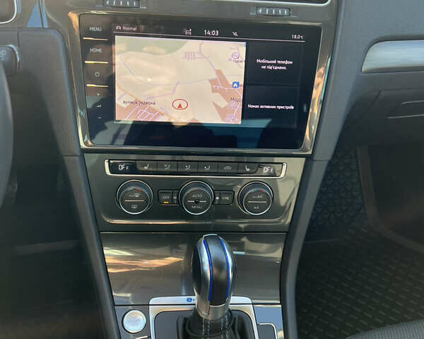 Синий Фольксваген e-Golf, объемом двигателя 0 л и пробегом 137 тыс. км за 14200 $, фото 50 на Automoto.ua