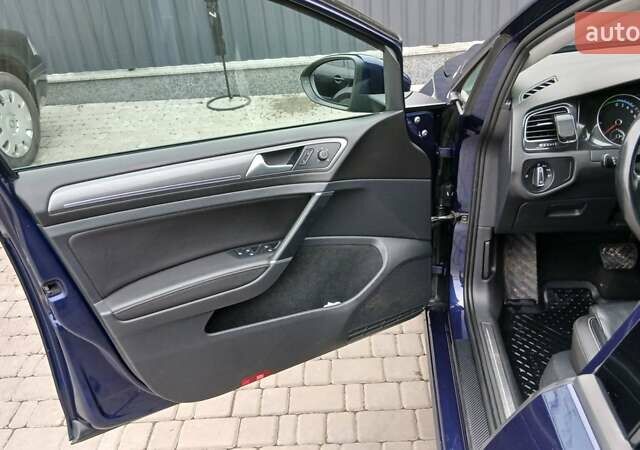 Синий Фольксваген e-Golf, объемом двигателя 0 л и пробегом 152 тыс. км за 13000 $, фото 9 на Automoto.ua