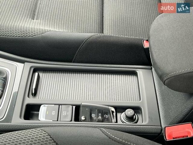 Синій Фольксваген e-Golf, об'ємом двигуна 0 л та пробігом 130 тис. км за 12970 $, фото 36 на Automoto.ua