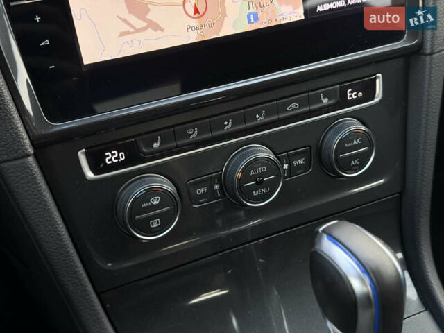 Синій Фольксваген e-Golf, об'ємом двигуна 0 л та пробігом 127 тис. км за 12950 $, фото 74 на Automoto.ua