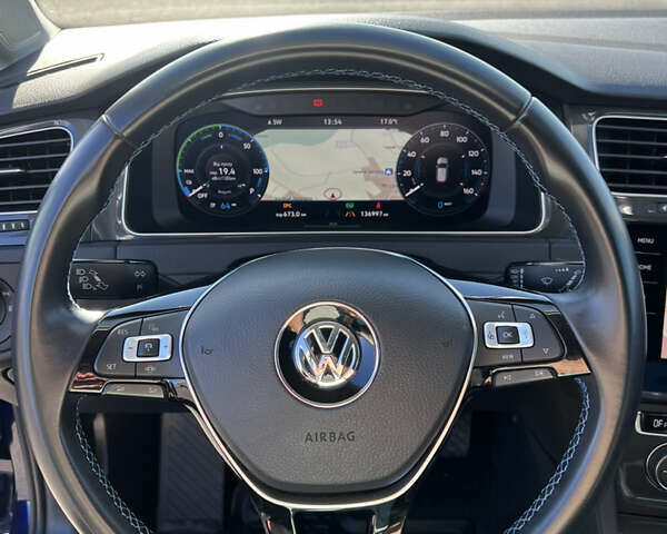 Синий Фольксваген e-Golf, объемом двигателя 0 л и пробегом 137 тыс. км за 13200 $, фото 16 на Automoto.ua