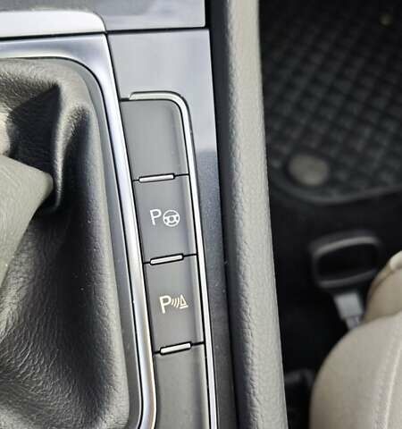 Синий Фольксваген e-Golf, объемом двигателя 0 л и пробегом 84 тыс. км за 13900 $, фото 16 на Automoto.ua