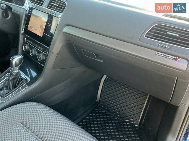 Синий Фольксваген e-Golf, объемом двигателя 0 л и пробегом 137 тыс. км за 14200 $, фото 38 на Automoto.ua