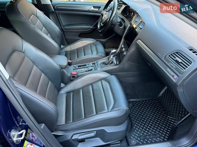 Синий Фольксваген e-Golf, объемом двигателя 0 л и пробегом 121 тыс. км за 12999 $, фото 27 на Automoto.ua