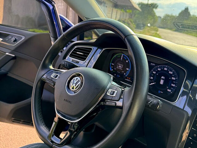 Синий Фольксваген e-Golf, объемом двигателя 0 л и пробегом 112 тыс. км за 16900 $, фото 12 на Automoto.ua