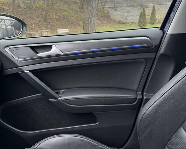 Синий Фольксваген e-Golf, объемом двигателя 0 л и пробегом 83 тыс. км за 13900 $, фото 21 на Automoto.ua