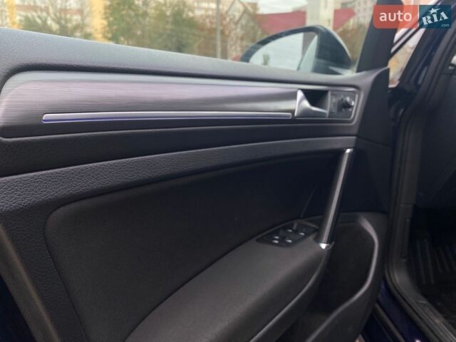 Синий Фольксваген e-Golf, объемом двигателя 0 л и пробегом 163 тыс. км за 11899 $, фото 24 на Automoto.ua