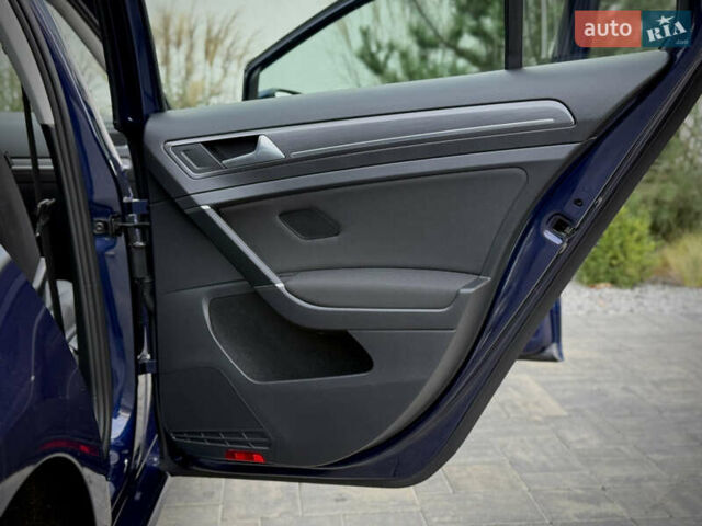 Синій Фольксваген e-Golf, об'ємом двигуна 0 л та пробігом 127 тис. км за 12950 $, фото 56 на Automoto.ua