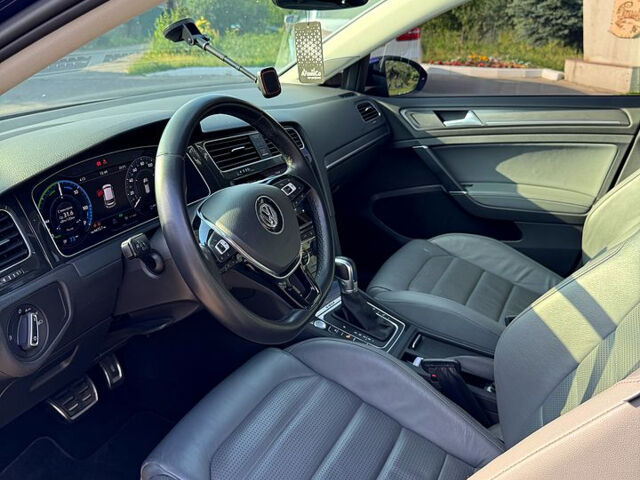 Синий Фольксваген e-Golf, объемом двигателя 0 л и пробегом 112 тыс. км за 16900 $, фото 10 на Automoto.ua