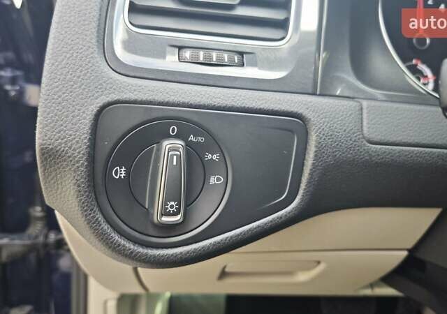 Синий Фольксваген e-Golf, объемом двигателя 0 л и пробегом 84 тыс. км за 13900 $, фото 15 на Automoto.ua