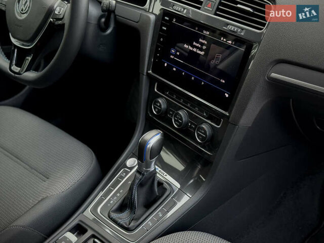 Синій Фольксваген e-Golf, об'ємом двигуна 0 л та пробігом 127 тис. км за 12950 $, фото 48 на Automoto.ua