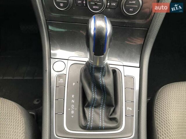 Синий Фольксваген e-Golf, объемом двигателя 0 л и пробегом 89 тыс. км за 12999 $, фото 25 на Automoto.ua