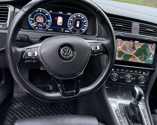 Синий Фольксваген e-Golf, объемом двигателя 0 л и пробегом 83 тыс. км за 13900 $, фото 20 на Automoto.ua