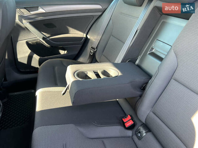 Синий Фольксваген e-Golf, объемом двигателя 0 л и пробегом 137 тыс. км за 14200 $, фото 27 на Automoto.ua