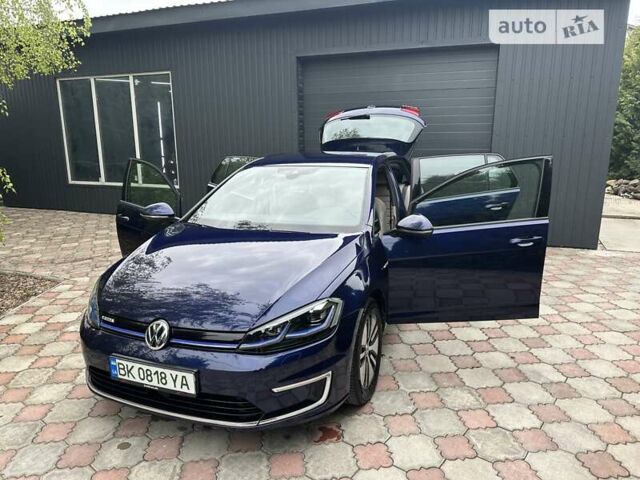 Синий Фольксваген e-Golf, объемом двигателя 0 л и пробегом 58 тыс. км за 22500 $, фото 139 на Automoto.ua