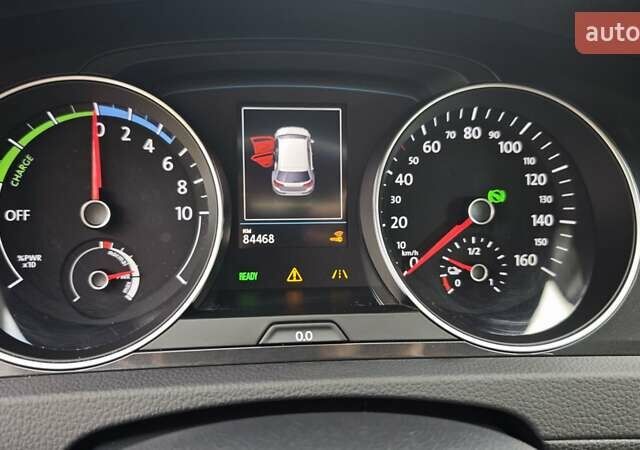Синий Фольксваген e-Golf, объемом двигателя 0 л и пробегом 84 тыс. км за 13900 $, фото 13 на Automoto.ua