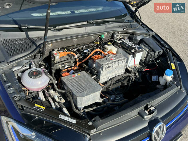 Синий Фольксваген e-Golf, объемом двигателя 0 л и пробегом 137 тыс. км за 14200 $, фото 41 на Automoto.ua