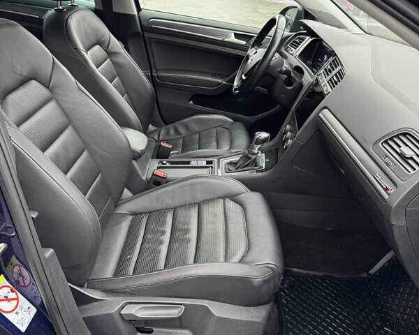 Синий Фольксваген e-Golf, объемом двигателя 0 л и пробегом 83 тыс. км за 13900 $, фото 25 на Automoto.ua