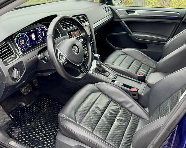 Синий Фольксваген e-Golf, объемом двигателя 0 л и пробегом 83 тыс. км за 13900 $, фото 19 на Automoto.ua