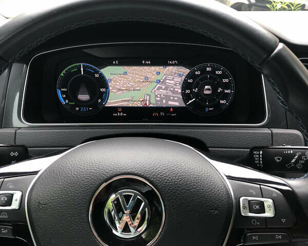 Синий Фольксваген e-Golf, объемом двигателя 0 л и пробегом 110 тыс. км за 13500 $, фото 28 на Automoto.ua