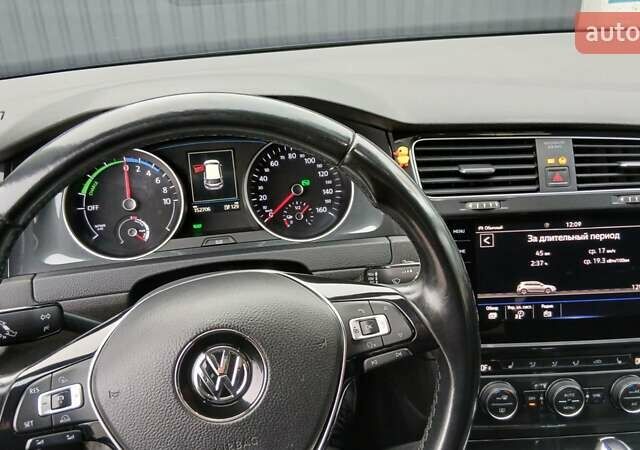 Синий Фольксваген e-Golf, объемом двигателя 0 л и пробегом 152 тыс. км за 13000 $, фото 10 на Automoto.ua