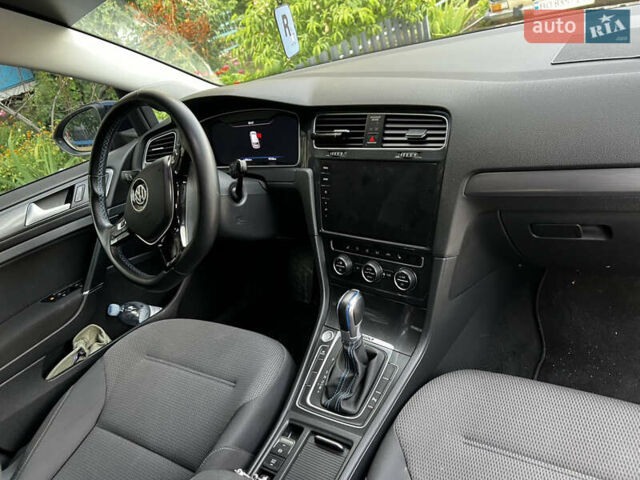 Синий Фольксваген e-Golf, объемом двигателя 0 л и пробегом 91 тыс. км за 15450 $, фото 6 на Automoto.ua