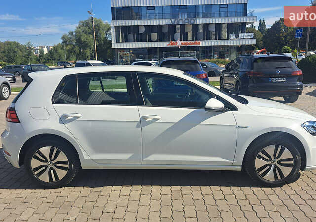 Синий Фольксваген e-Golf, объемом двигателя 0 л и пробегом 62 тыс. км за 13750 $, фото 3 на Automoto.ua