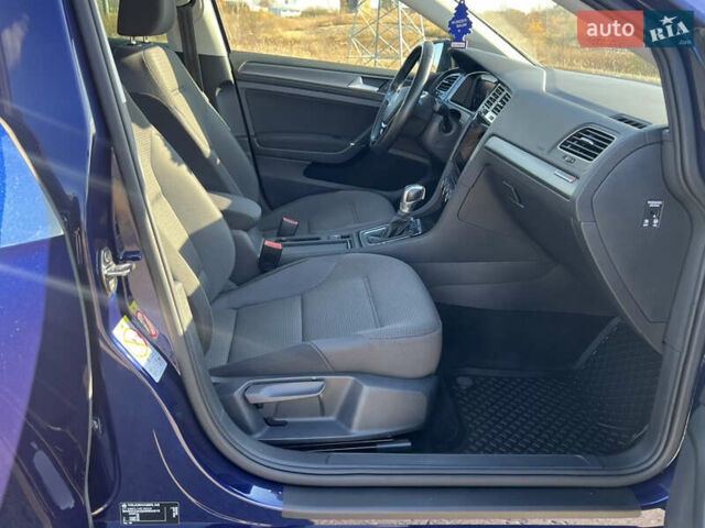 Синий Фольксваген e-Golf, объемом двигателя 0 л и пробегом 137 тыс. км за 14200 $, фото 35 на Automoto.ua