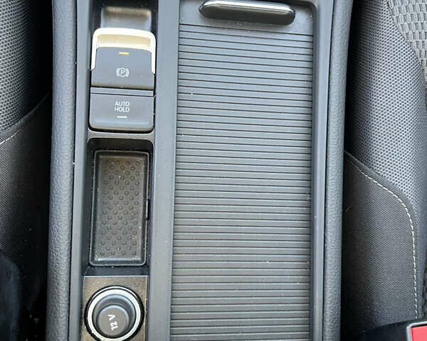 Синий Фольксваген e-Golf, объемом двигателя 0 л и пробегом 137 тыс. км за 14200 $, фото 20 на Automoto.ua